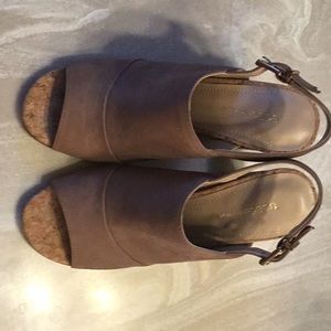 BCBG Generation SZ 61/2 Shoes